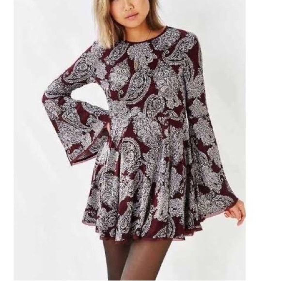 Urban Outfitters Ecote Sascha Bell Sleeve Mini Dress in Maroon Paisley - Picture 6 of 13